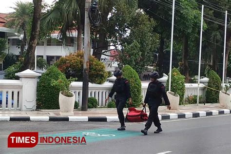 Tas Mencurigakan Di Depan Balai Kota Kediri Ini Isi Di Dalamnya