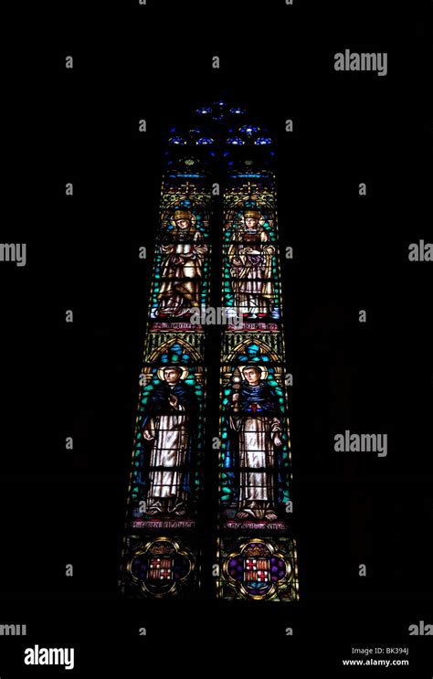 Cathedral Santa Maria Del Mar interior - Stained Glass Window Stock Photo - Alamy