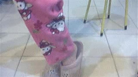 Pigiama E Ciabatte Miss Wagon Smoking Feet Fetish Clip Clips4sale