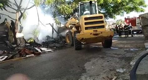 Vídeo Incêndio em barraco causa pânico em moradores do bairro Alegria