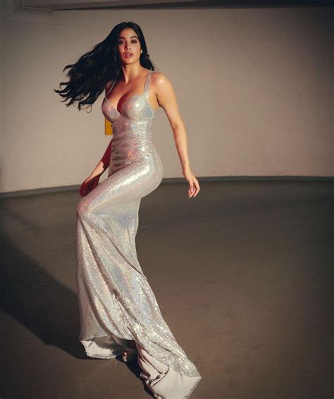 Janhvi Kapoor In Sexy Holographic Bodycon Gown Janhvi Kapoor സകസ