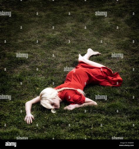 Dead woman hi-res stock photography and images - Alamy