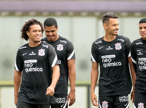 Defensor Acaba De Se Despedir Do Corinthians Sem Nunca Ter Estreado