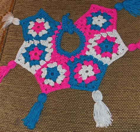 Fun little crochet Christmas Tree Skirt Granny square crochet with tassles | Granny square ...