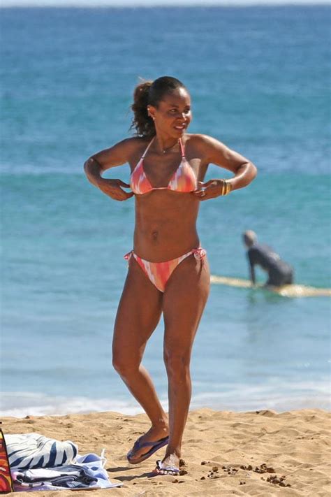 Pretty In Pink Hot Mama Jada Pinkett Smith Flaunts Washboard Abs On