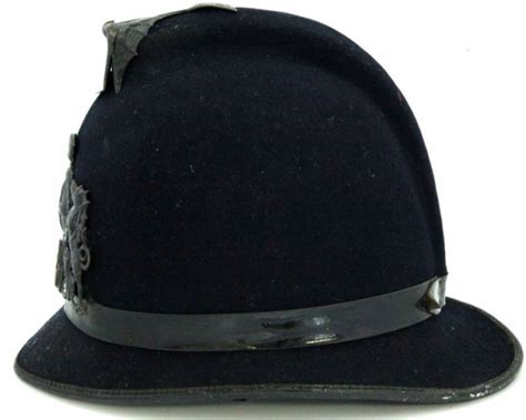 CITY OF LONDON VICTORIAN POLICE HELMET & BADGE : Lot 5223