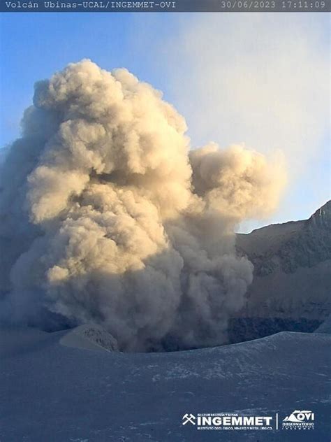 Volcan Ubinas En Vivo Como Se Ven Las Espectaculares Explosiones Y