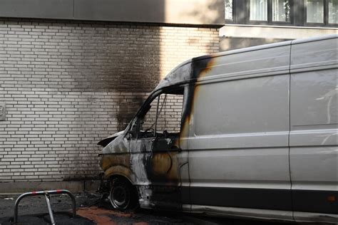 Brandstiftung in Hamburg Mehrere Fahrzeuge brennen im Süden