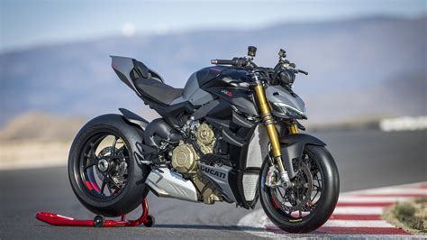 Ducati Streetfighter V4 specs, performance data - FastestLaps.com