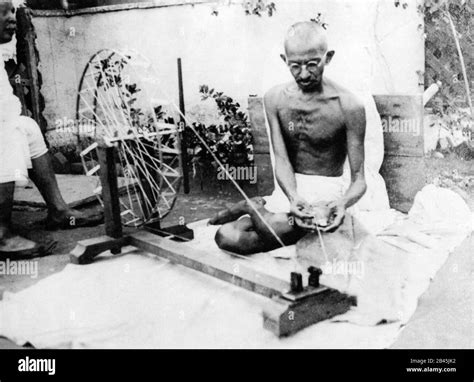 Mahatma gandhi spinning wheel india Black and White Stock Photos ...