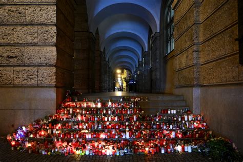 U E Koj Dan Alosti Zbog Rtava Pucnjave Na Karlovom Univerzitetu U Pragu