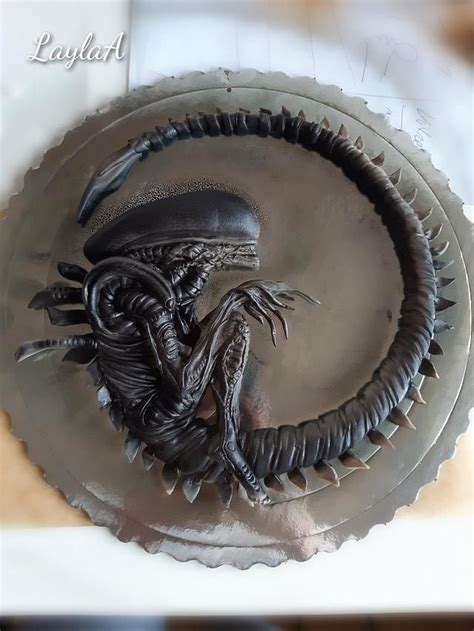 ALIEN cake topper | Alien cake, Alien, Alien party