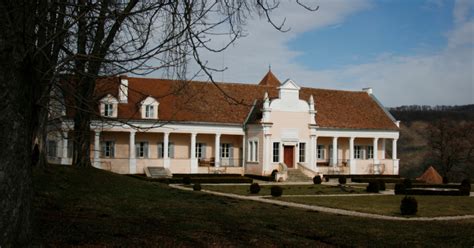 Laguna Albastra Unul Dintre Cele Mai Frumoase Lacuri Din Romania