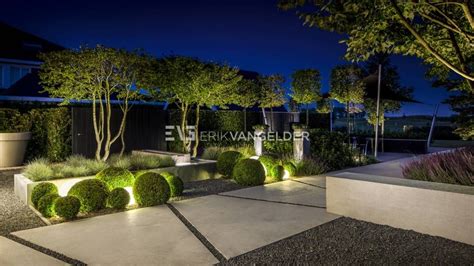 Moderne Tuin Bij Avond Homify Modern Garden Modern Landscaping