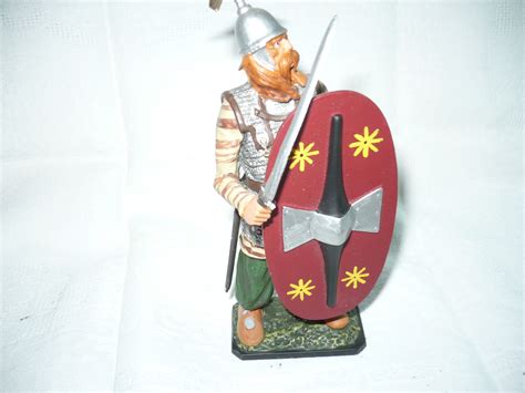 Figurine En Plomb Guerrier Gaulois En Armure Celtique Du IIIe IIe S