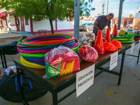 Entrega Gobierno De Sonora Uniformes Y Material Deportivo A Docentes