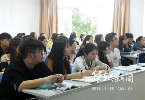 新学期开学首日 学院领导巡查教学情况（图文） 广州软件学院新闻网