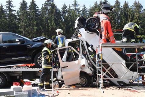 Bilder Kilometer Stau Nach Unfall Auf A Bei Holzkirchen