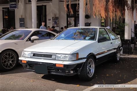 These old Japanese cars from the 80s and 90s feature fancy tech you see ...