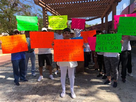 Trabajadores del ISSSTE de Cancún protestan para exigir la destitución