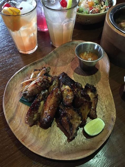 Wingsnya Enakk Review Barney Di Restoran Holywings Gold Kelapa Gading