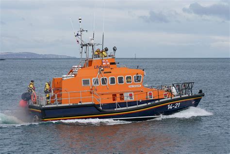 Donaghadee Rnli Assists Three Sailors On 10m Yacht In Difficulty Off