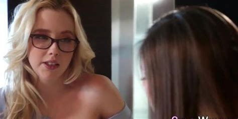 Lesbian Spreads And Licks Tnaflix