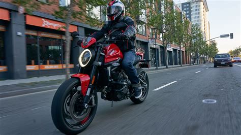 2023 Ducati Monster Plus / SP [Specs, Features, Photos]