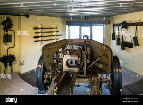 Deutsche Wwii Pak 40 75 Mm Panzerabwehrkanone Im Bunker Am Raversyde