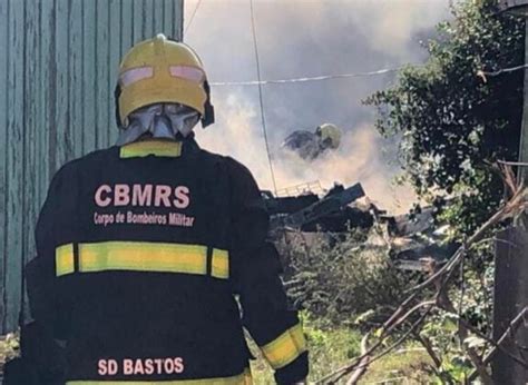 Fogo Atinge Quatro Casas Em Canoas Ag Ncia Gbc