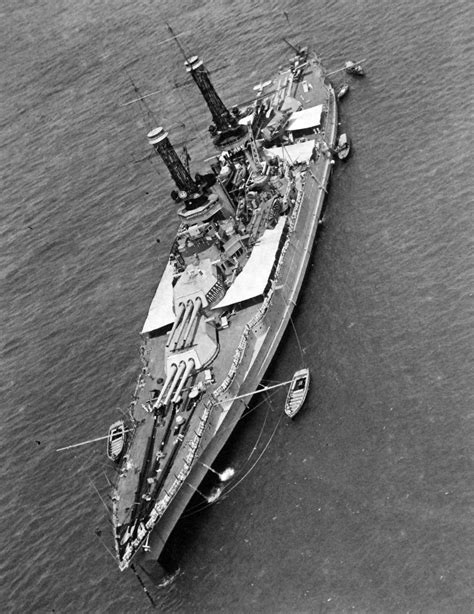 [2250 x 2918]USS Mississippi (BB-41) off Honolulu, 10 June 1925. : r/WarshipPorn