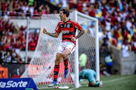 Flamengo vence o Cuiabá e tem remotas chances de título veja cenários