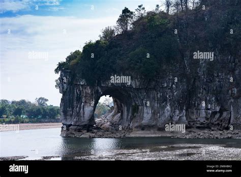 Guilin, elephant trunk hill Stock Photo - Alamy