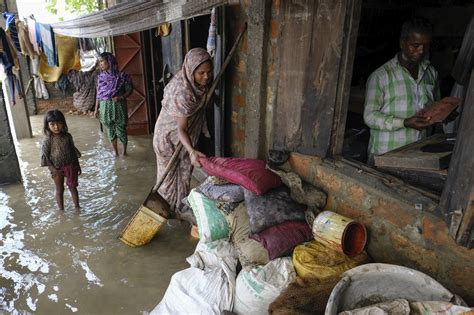 Water Receding Slowly in Flood-hit Northeast Bangladesh - Bloomberg