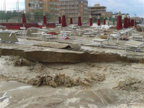 Maltempo Estremo Nelle Marche Torna L Incubo Alluvione Sfollati A