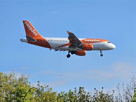 EasyJet flight bound for Dalaman diverts back to Gatwick