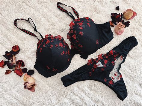 conjunto de lenceria roja y negra de encaje y satin talla XL - Hecho en
