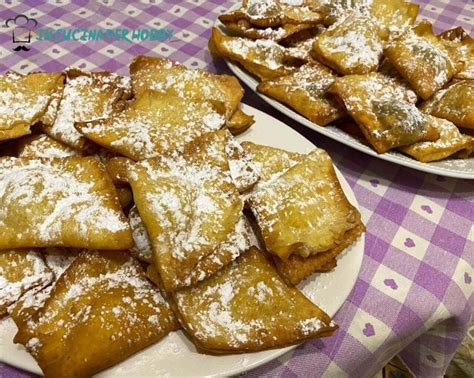 Ravioli Dolci Ripieni Di Crema I Dolcetti Di Carnevale Che Ancora Non