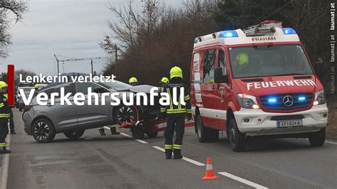 Autolenkerin bei Verkehrsunfall auf Eferdinger Straße in Fraham von