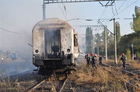 Locomotiva unui tren a luat foc înainte să ajungă în gara Cluj