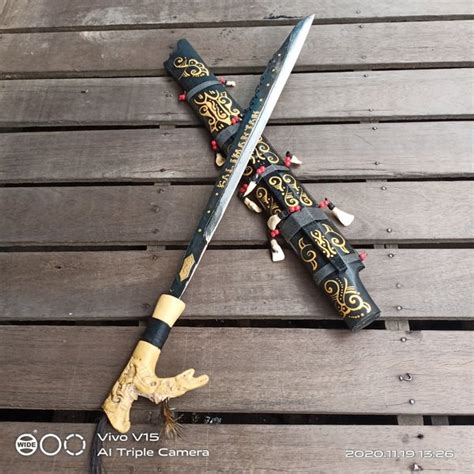 Jual Mandau Khas Dayak Motif Ukir Hiasan Gigi Sapi Khas Dayak