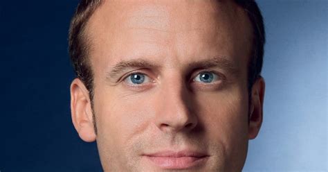 Emmanuel Macron D Voile Son Affiche De Campagne Pour Le Second Tour