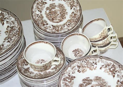 Royal Staffordshire Fine Bone China in "Tonquin" Pattern | EBTH