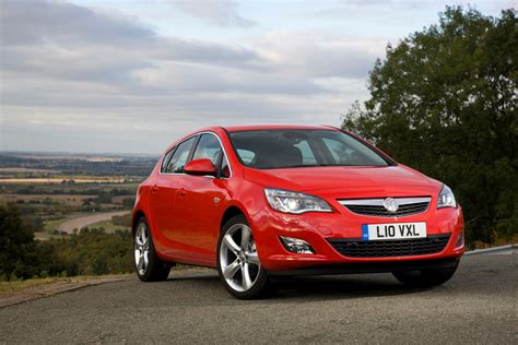 Used Vauxhall Astra Hatchback (2009 - 2015) Review | Parkers