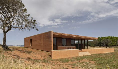 House in Cunha / Arquipélago Arquitetos | ArchDaily