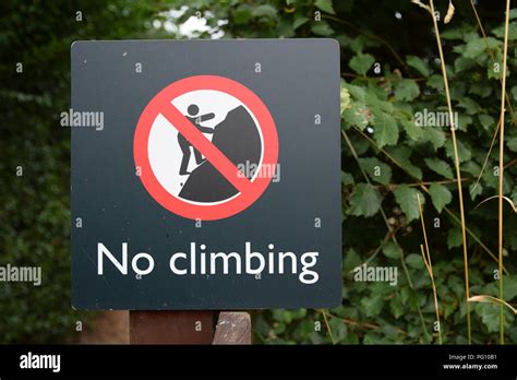 No Climbing Sign Hi Res Stock Photography And Images Alamy