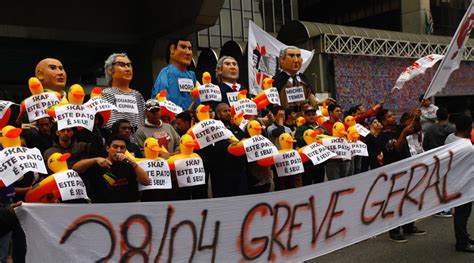 Manifestantes Interditam Avenida Paulista Em Ambos Os Sentidos E