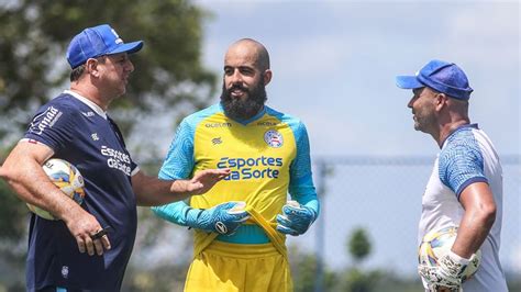 Elenco Do Bahia Faz último Treino Antes Da Viagem Para Manchester