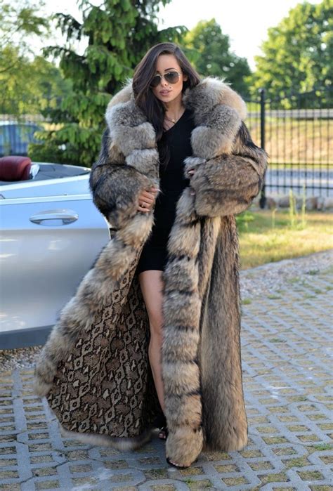 Pin By 𝐿𝓊𝒸𝒾𝑒 𝐹𝑜𝓍 On Furs Outlet Lafuria Fur Coat Fashion Long Fur Coat Fur Coat