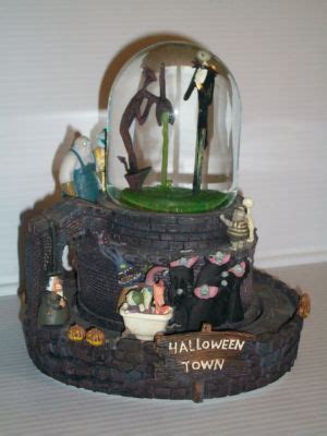 1993 Nightmare Before Christmas Halloween Town Snow Globe Music Box ...